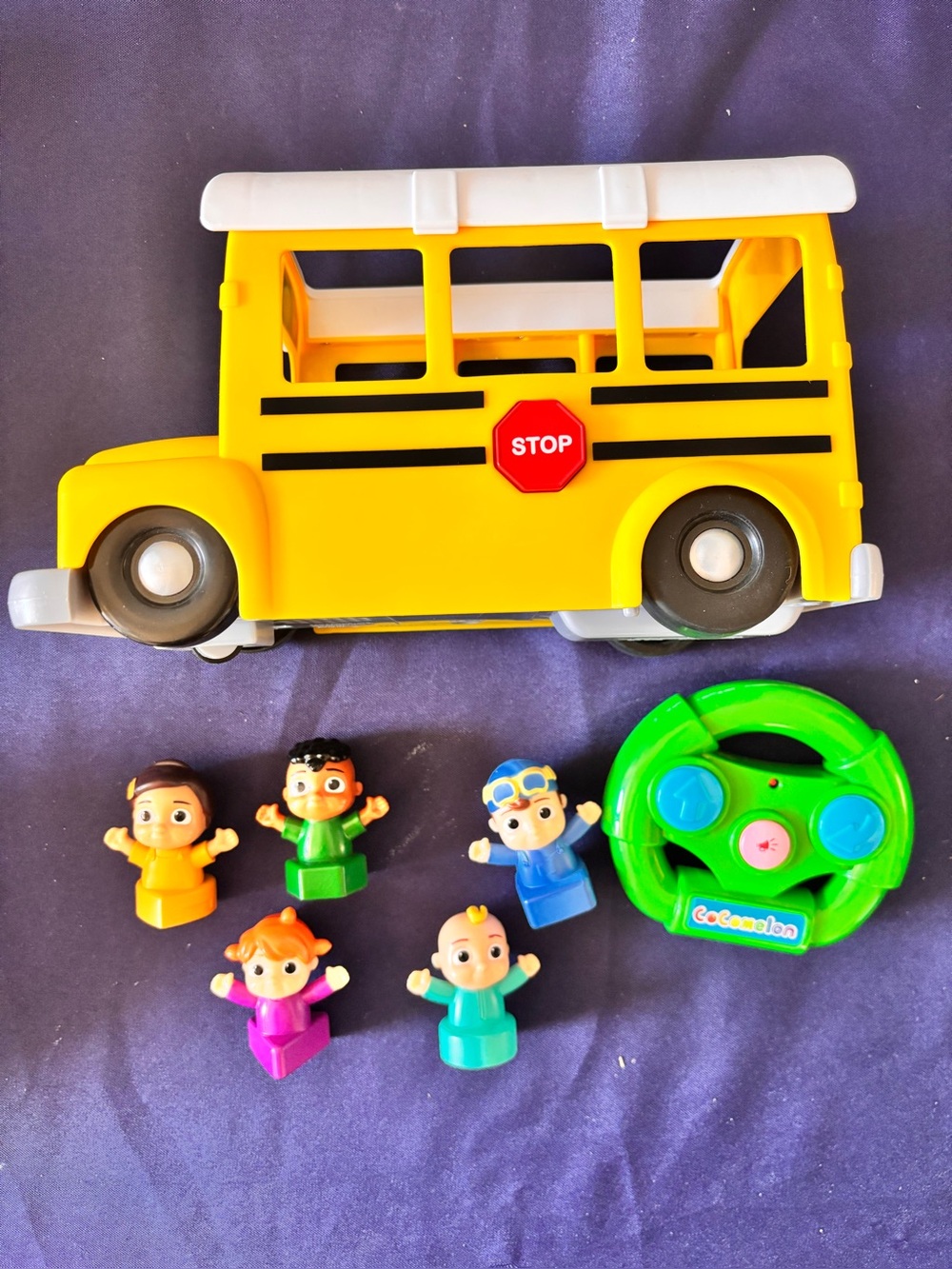 CoComelon Remote Control Yellow School Bus w/ 5 Figures Lights Sounds Songs Jada